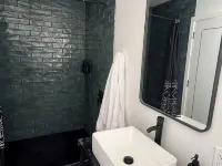 Modern Cabin 1 with AC in charming Paradise Valley with stunning views Hotels in Pray
