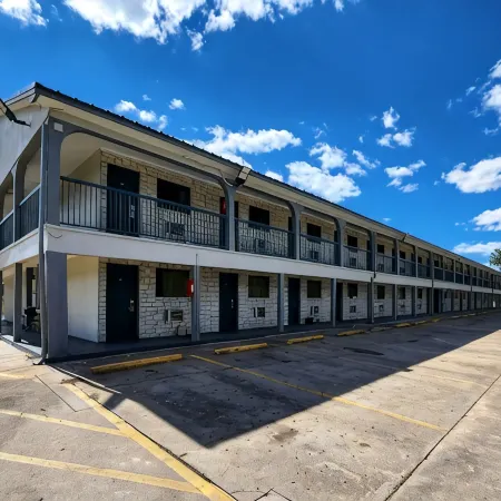 Scottish Inn & Suites