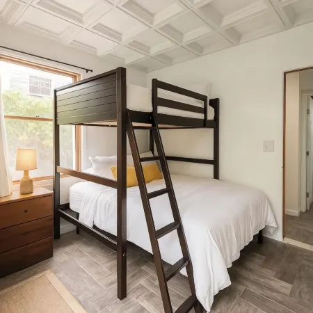 Gatsby’s Main Level. Ocean Bay Park. Heated Saltwater Pool + Hot Tub. Sleeps 14