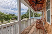 Large home sitting on the marshlands with all your beach vacation needs!