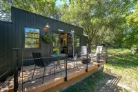 Modern Wine Country Tiny Home with Gas Fire Pit - Country Houses