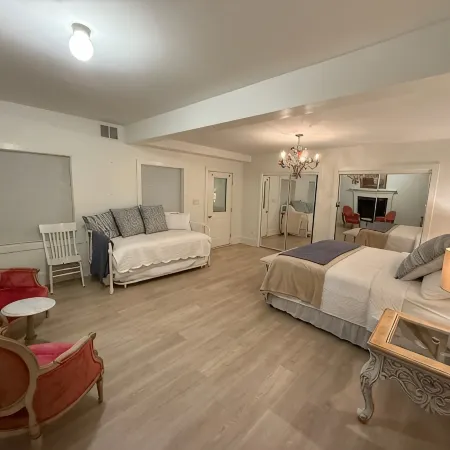 Newly Renovated, 7700 Sq. Ft,  8Br, 7BTH, Heated Pool, Hot Tub, Arcade Game Barn Hotele w: Chikaming Township