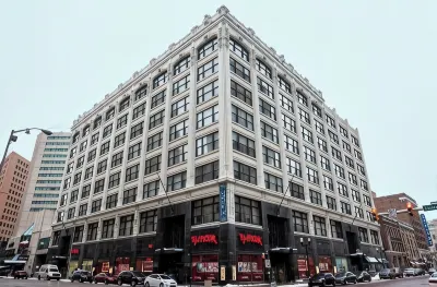CozySuites the Block Skybridge Access Hotel a 