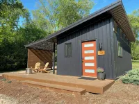The Floy at High Bank – Charming Elk Riverfront Tiny Cabin in Scenic Noel, MO