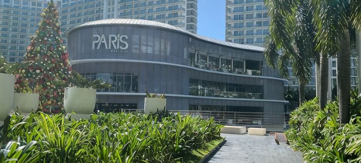 Azure Urban Resort Residences | 1BR with Balcony | Free Pool Access & Wi-Fi Hotels in Paranaque