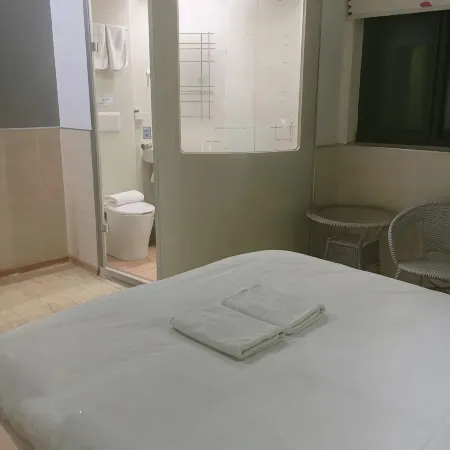 Wanyue Express Hotel (Xingyang Long-distance Bus Central Station)