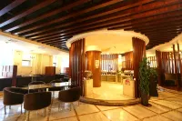 Earl Holiday Inn (Wuhu High speed Railway Station Tianmenshan Road Subway Station Store)