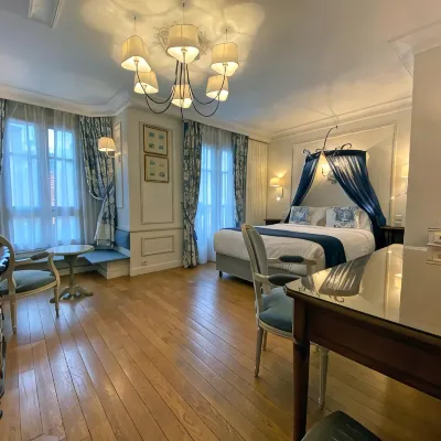 Hôtel Gavarni Hotels near Passy Metro Station