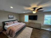 Crooked Lake, Angola, in, Waterfront Retreat - Dock, Fire Pit, Sleeps 12 - 4 tähden