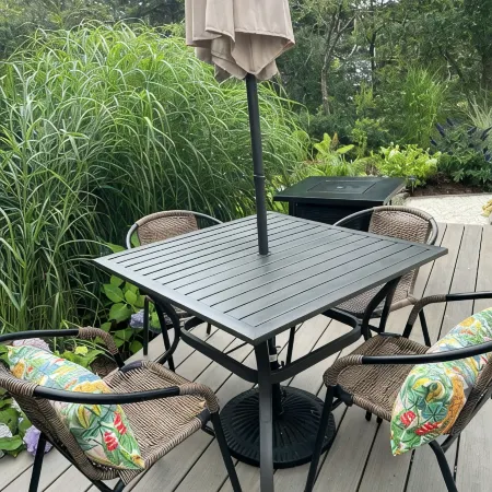 Edgartown cottage in a garden setting.  New and near bike path in Katama
