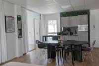 Perfect city center location, 107 sqm, directly at the opera house in suite flair with balcony! - balcone