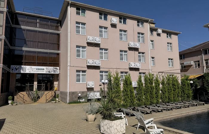 Green Hosta Hotel