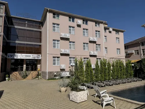 Green Hosta Hotel