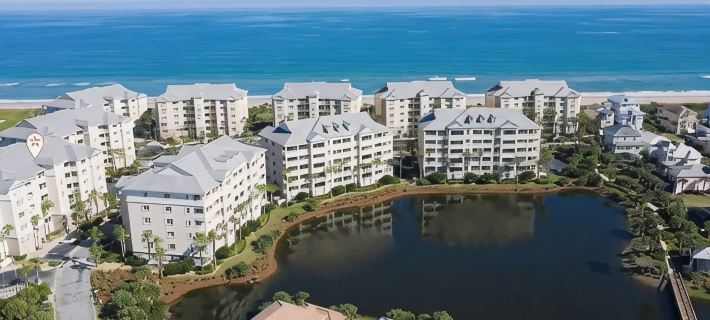 3 bedroom condo in gated comm. with private beach.  Lake view from balcony フラグラーのホテル