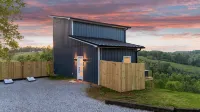 Serenity Villa: Luxurious Retreat with Hot Tub, Rooftop Deck & Mountain View's Hotels in 