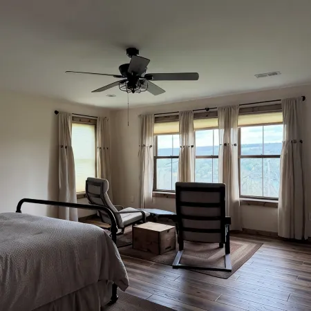 The Barn and Barrel on the bluff of Keuka Lake, offering spectacular views! Hotéis em Jerusalem