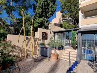 Facing the port, lovely studio on raised ground floor with large terrace, panoramic view - 2-Star