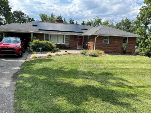 Spacious 4-BR House Close to Everything in Christiansburg, Blacksburg & Radford - Homestays
