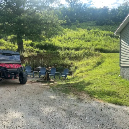 Rosey's Retreat Charming 2-bedroom Country Cottage in LaFollette, Tennessee WiFi