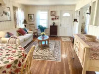 Charming 2-bedroom cottage in fabulous Harwich with WiFi, AC - Homestays