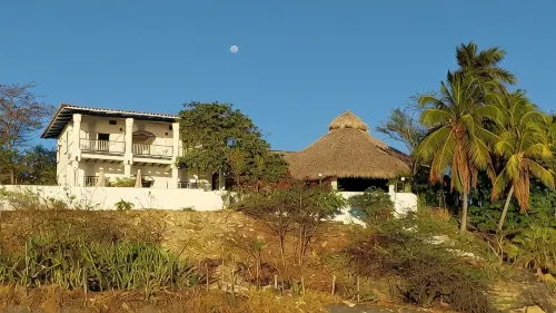 Casa Marazul - Beachfront House With Gorgeous Pool and Huge Rancho - 3 Sao