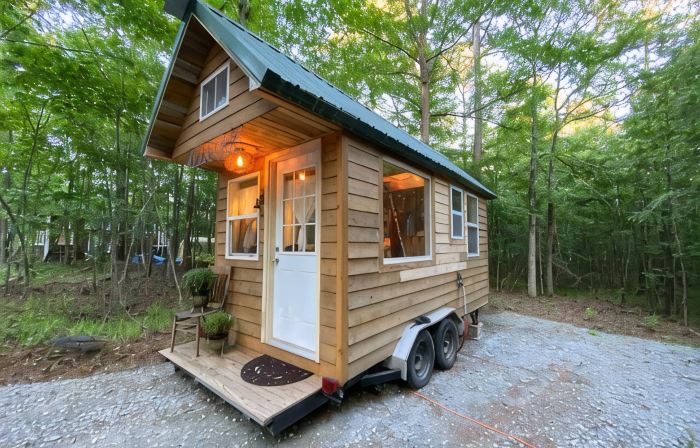 Romantic Tiny House for Two w/ Clawfoot Tub Near Lake Oconee