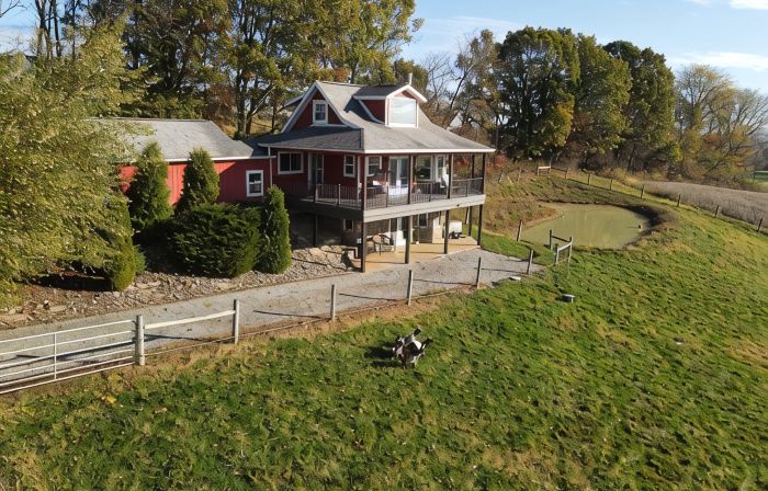 Wrap Around Decks w/Beautiful View & Hot Tub