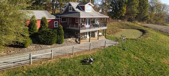 Wrap Around Decks w/Beautiful View & Hot Tub Hotels in Holmes County