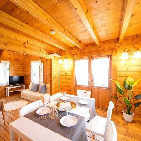 Awaji Seaside Log house in Goshiki