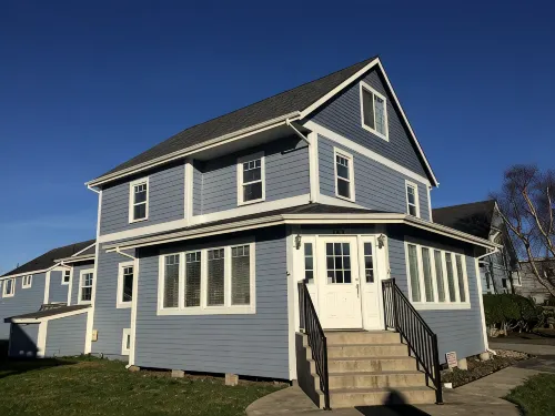 Beautiful Historic 5 Star Home on the River's Edge in Seaside. Walk to Downtown.
