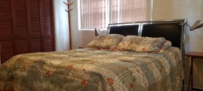 Beach-Chic Apt. for Two - SLEEP NUMBER BED - Porch Rockers - Short Walk to Beach Hotels in Tybee Island