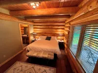 Cozy Seeley Lake Cabin, Sleeps 9, Huge Hot Tub - Homestays