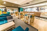 Holiday Inn LEEDS - BRIGHOUSE by IHG - bar