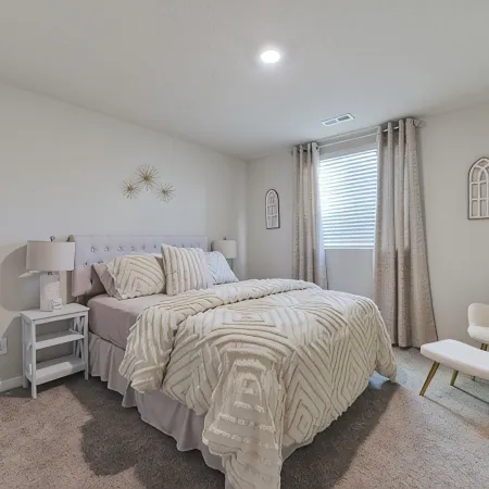 Spacious 5-bedroom house with AC and WiFi in fantastic NE Ankeny