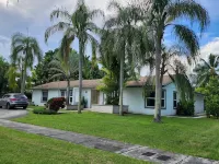 Private Apartment Miami Kendall near Zoo, The Falls Mall, and Miami Dade College Hotele w: Kendall