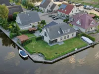 Beautiful Family House, 4 - 10 People, on Open Water. Joure Friesland. - Homestays