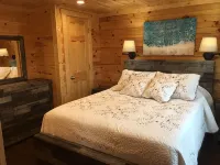 Lake Superior Log Home Retreat - 샬레 호텔