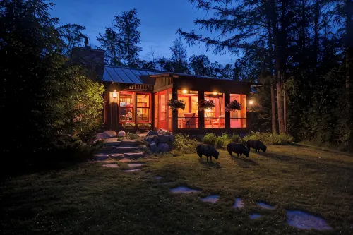 EXPERIENCE LAKESIDE LUXURY AT MAPLE CABIN: YOUR IDYLLIC RETREAT IN STAR LAKE, WI