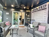 Charming 2 Spacious homes, 6 KingBeds, 2 Hottubs, Mins to St Aug, Pet friendly - บังกะโล