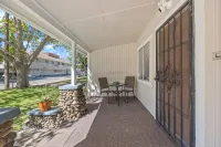 Jacuzzi Delight - Luxe 2BD/2BA Walk to UC Davis Medical Center