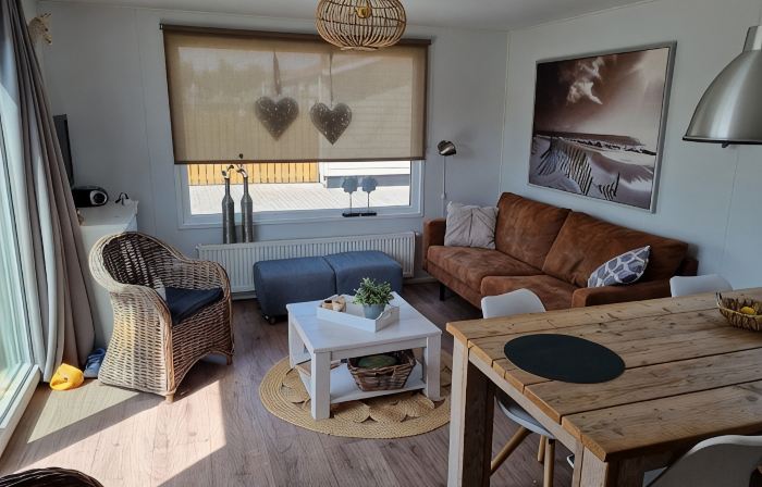 Charmingly decorated chalet Florence 1 near the sea serooskerke