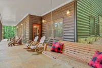Spacious 4 BR Cabin w/ Stunning Mountain Views! Pet Friendly! Hot Tub! - Bjergudsigt