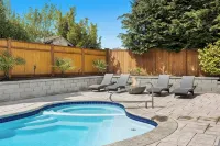Luxury 8 beds Villa with Private Heated Pool & Resort Amenities
