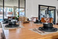 Black Rock Luxury Lodge - 4 Bedrooms, Pool, Spa & National Park Access - Wifi