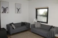 Cosy 3 bedroom cottage in the centre of Kingscote - Homestays