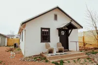Kanab Cottage - cozy & secluded - Homestays