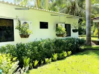 Snorkel beach, kayak and paddle board on white sand paradisiacal beach just 2min Hotels in Los Cobanos