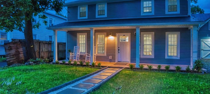Brand New House w gated backyard that is located right at the Saugerties Village Hotels in Saugerties