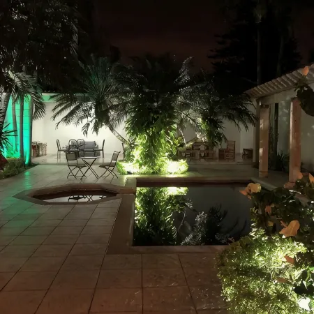 Beautiful big house, near restaurants, unicentro, jardín plaza and more.