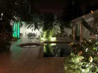 Beautiful big house, near restaurants, unicentro, jardín plaza and more. - 방갈로